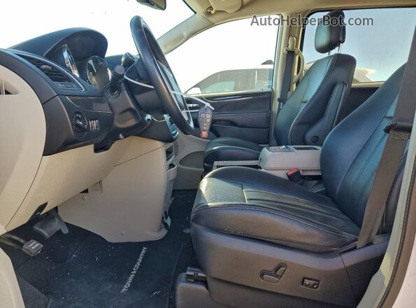 2C4RC1BG2GR187322 2016 CHRYSLER TOWN Белый Вид салона спереди