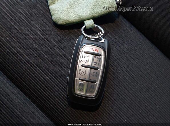 2C4RC1CG1PR613581 2023 CHRYSLER VOYAGER Burgundy Vista del salpicadero