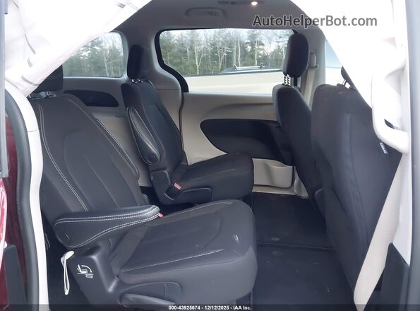 2C4RC1CG1PR613581 2023 CHRYSLER VOYAGER Burgundy Vista de la etiqueta del VIN