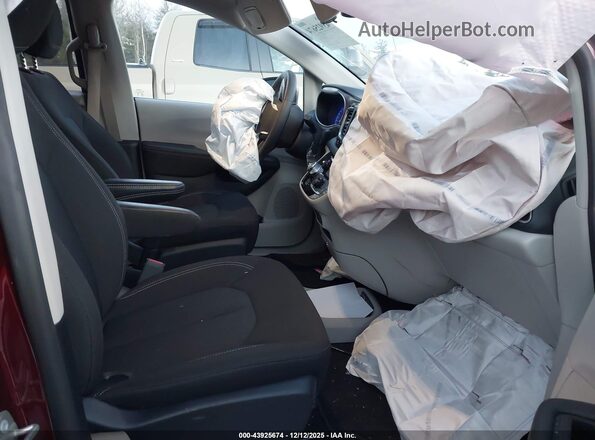 2C4RC1CG1PR613581 2023 CHRYSLER VOYAGER Burgundy Vista interior delantera