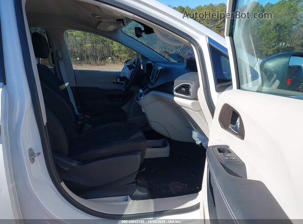 2C4RC1CG2RR105445 2024 CHRYSLER VOYAGER White Vista interior delantera