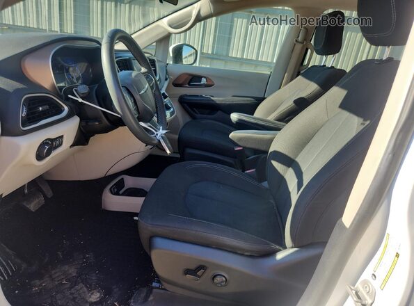 2C4RC1CG3NR218623 2022 CHRYSLER VOYAGER Белый Вид салона спереди