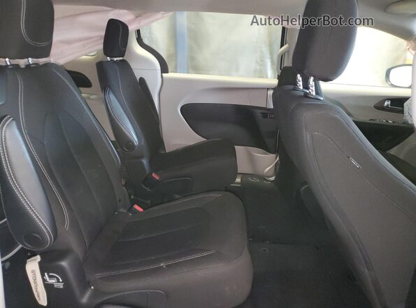 2C4RC1CG9PR525569 2023 CHRYSLER VOYAGER Silver Вид задніх сидінь