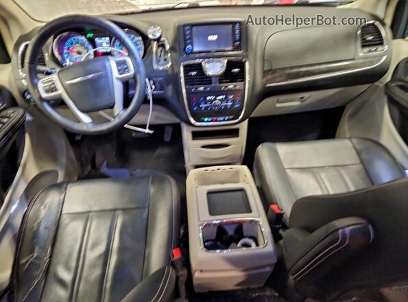 2C4RC1CGXGR149304 2016 CHRYSLER TOWN Красный Вид панели приборов