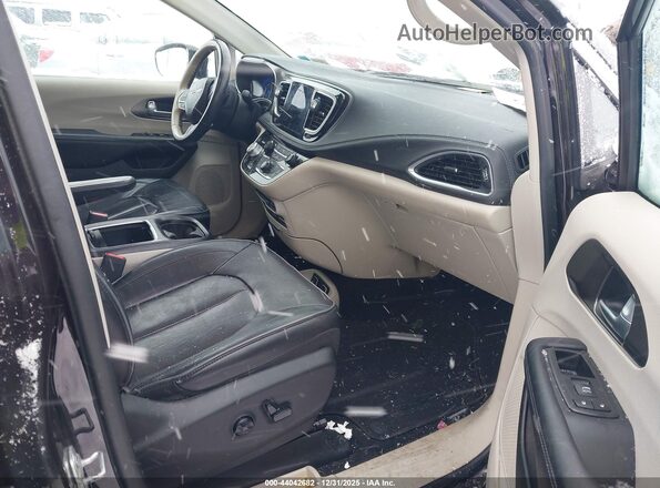 2C4RC1GG3HR752297 2017 CHRYSLER PACIFICA Черный Вид салона спереди