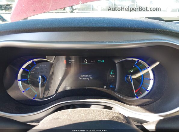 2C4RC1N70JR365814 2018 CHRYSLER PACIFICA Красный Вид задних сидений