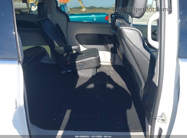 2C4RC3GG0NR174697 2022 CHRYSLER PACIFICA White Вид наклейки з VIN-кодом