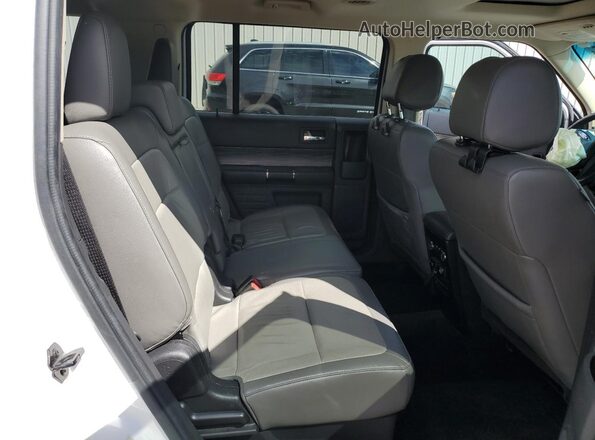 2FMGK5C82HBA01812 2017 FORD FLEX White Widok wnętrza z tyłu