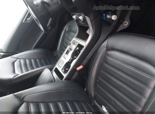 2FMPK4J93PBA18428 2023 FORD EDGE Silver Widok wnętrza z przodu