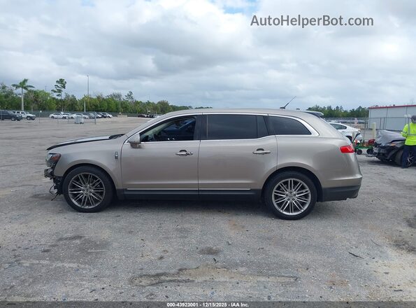 2LMHJ5AT0KBL03660 2019 LINCOLN MKT Gold Widok wnętrza 360 stopni