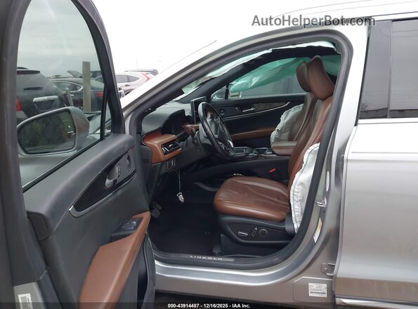 2LMPJ6K97MBL12279 2021 LINCOLN NAUTILUS Серебряный Вид салона спереди