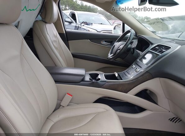 2LMPJ6KR5HBL29670 2017 LINCOLN MKX Белый Вид салона спереди