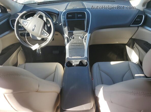 2LMPJ8JP0HBL52561 2017 LINCOLN MKX Красный Вид панели приборов