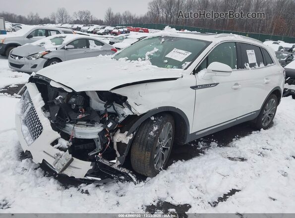 2LMPJ8K90PBL26167 2023 LINCOLN NAUTILUS Белый Передняя левая четверть
