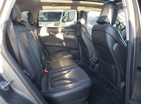 2LMPJ8K93NBL13474 2022 LINCOLN NAUTILUS Black Widok wnętrza z tyłu