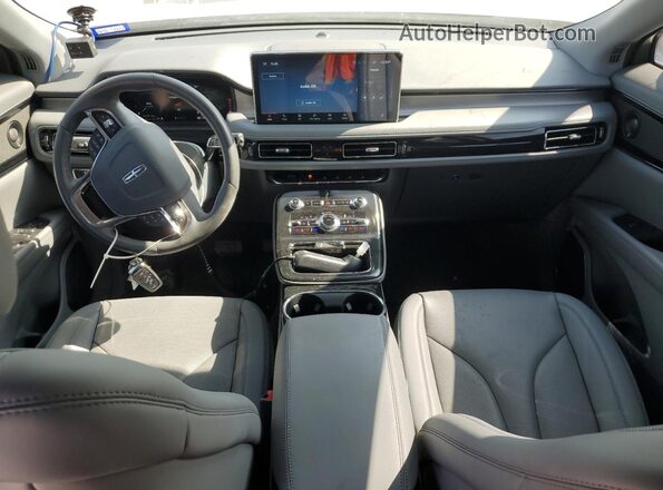 2LMPJ8K93PBL23618 2023 LINCOLN NAUTILUS Gray Widok deski rozdzielczej