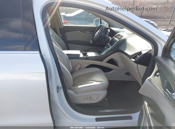 2LMPJ8LR3JBL46595 2018 LINCOLN MKX White წინა სალონის ხედი