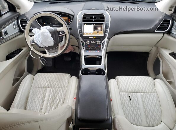 2LMPJ9J90KBL51795 2019 LINCOLN NAUTILUS Синий Вид панели приборов