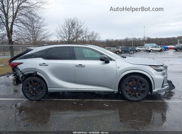2T2BCMEA3RC017611 2024 LEXUS RX 500H Gray Widok wnętrza z tyłu