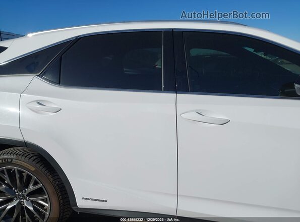 2T2BGMCA9JC028043 2018 LEXUS RX 450H White Vista interior trasera