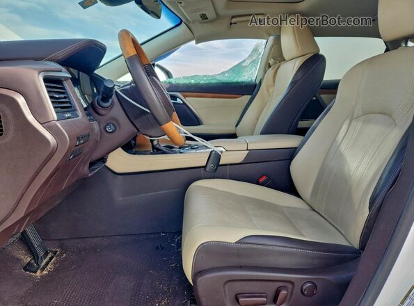 2T2ZZMCA5JC102471 2018 LEXUS RX Белый Вид салона спереди