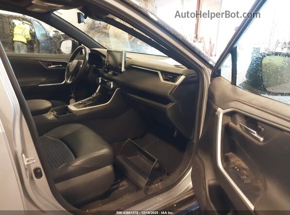 2T3E6RFV2LW001338 2020 TOYOTA RAV4 HYBRID Серебряный Вид салона спереди
