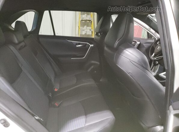 2T3E6RFV6MW019133 2021 TOYOTA RAV4 Белый Вид задней части салона