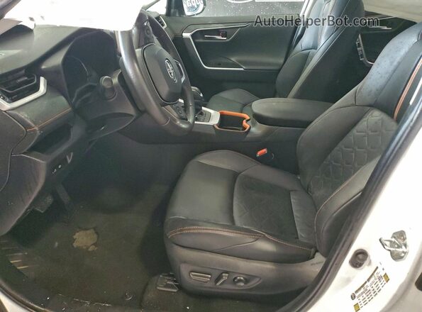 2T3J1RFVXRW464219 2024 TOYOTA RAV4 Белый Вид салона спереди