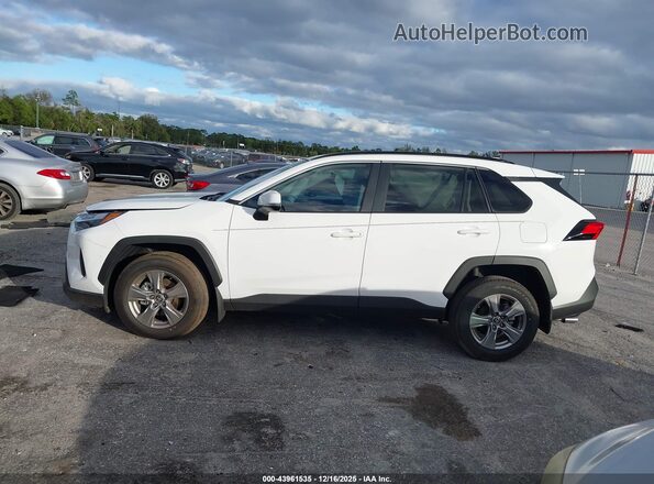 2T3W1RFV1SC350610 2025 TOYOTA LE White Widok wnętrza 360 stopni