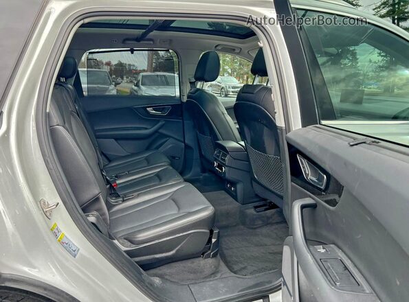 WA1VAAF71KD001323 2019 AUDI Q7 Белый Вид салона спереди