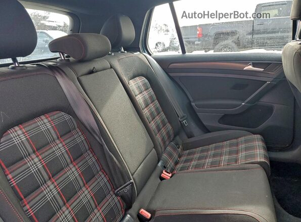 3VW447AU2JM261593 2018 VOLKSWAGEN GTI Green Vista interior trasera