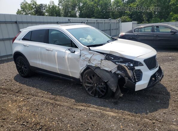 1GYAZAR48NF105566 2022 CADILLAC XT4 Белый Вид спереди