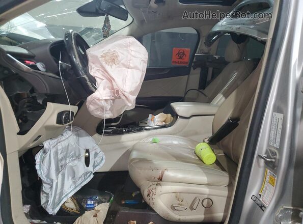 5LMCJ3C95HUL16691 2017 LINCOLN MKC Серебряный Вид панели приборов