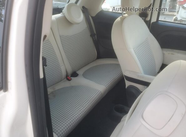 3C3CFFKR9HT661944 2017 FIAT 500 White Widok wnętrza z tyłu