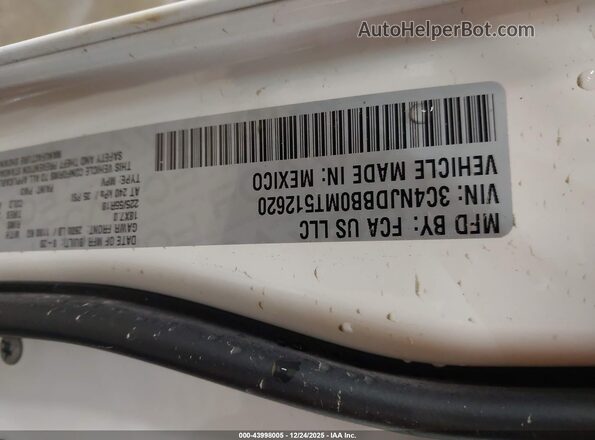 3C4NJDBB0MT512620 2021 JEEP COMPASS White Widok komory silnika