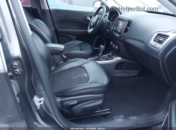 3C4NJDBB8HT692385 2017 JEEP NEW COMPASS Gray Widok wnętrza z przodu