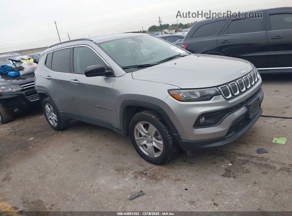 3C4NJDBB9NT136484 2022 JEEP COMPASS Silver Przód prawy