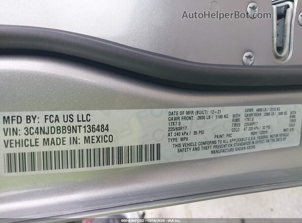 3C4NJDBB9NT136484 2022 JEEP COMPASS Silver Widok komory silnika