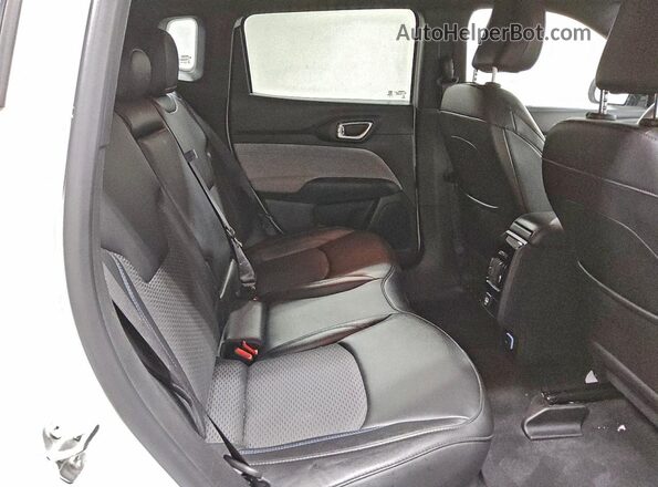 3C4NJDBN7RT119201 2024 JEEP COMPASS Белый Вид задней части салона