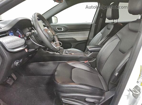 3C4NJDBN7RT119201 2024 JEEP COMPASS Белый Вид салона спереди