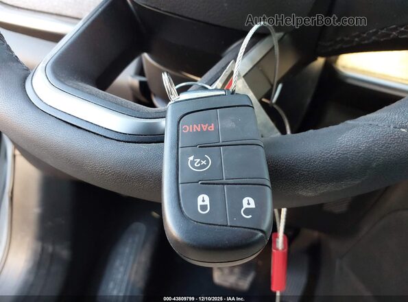3C4NJDBN8ST567629 2025 JEEP COMPASS Silver Vista del salpicadero
