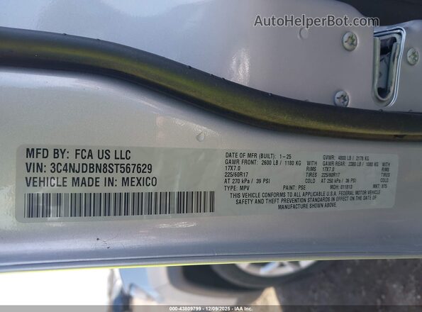 3C4NJDBN8ST567629 2025 JEEP COMPASS Silver Vista del compartimento del motor