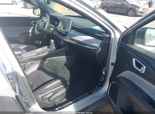 3C4NJDBN8ST567629 2025 JEEP COMPASS Silver Vista interior delantera