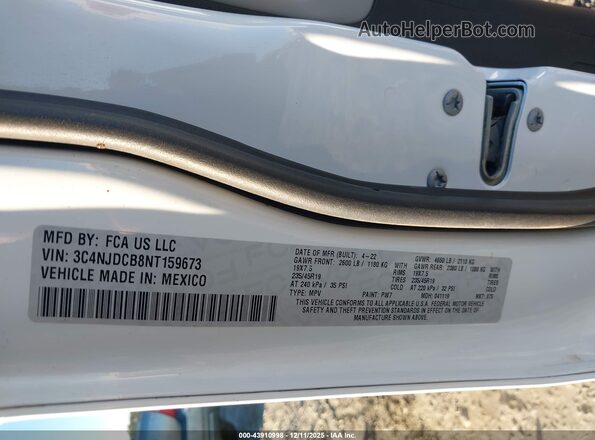3C4NJDCB8NT159673 2022 JEEP COMPASS White Widok komory silnika