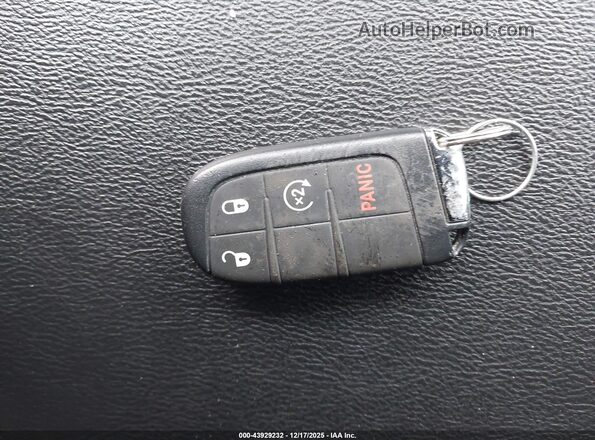 3C4NJDCN4RT153627 2024 JEEP COMPASS Красный Вид панели приборов