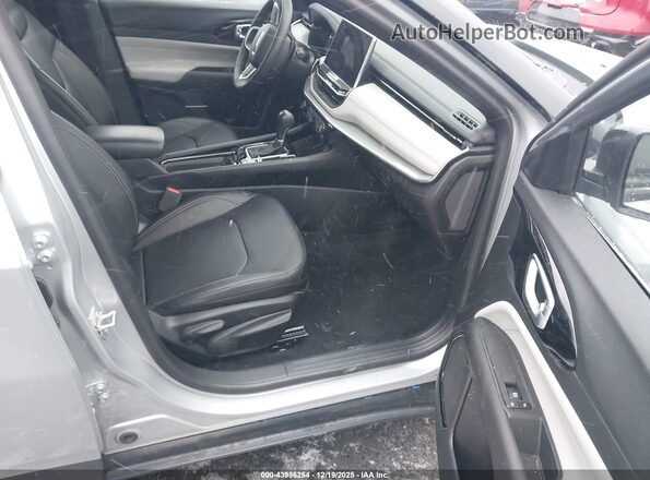 3C4NJDCN8ST558458 2025 JEEP COMPASS Серебряный Вид салона спереди