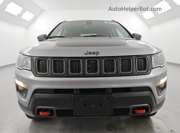 3C4NJDDBXLT195358 2020 JEEP COMPASS Серый Вид спереди