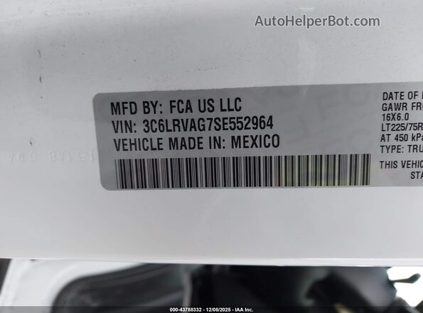 3C6LRVAG7SE552964 2025 RAM PROMASTER 1500 White Widok komory silnika