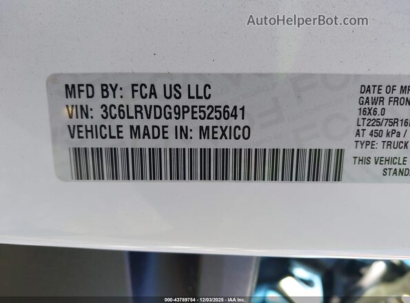 3C6LRVDG9PE525641 2023 RAM PROMASTER 2500 Green Engine compartment view