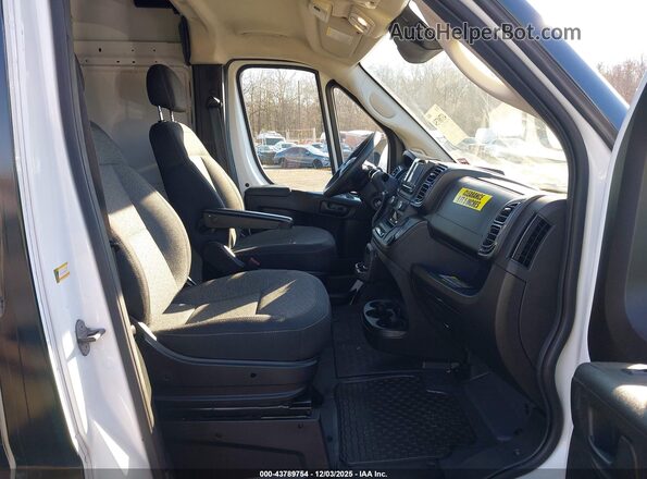 3C6LRVDG9PE525641 2023 RAM PROMASTER 2500 Green Front interior view